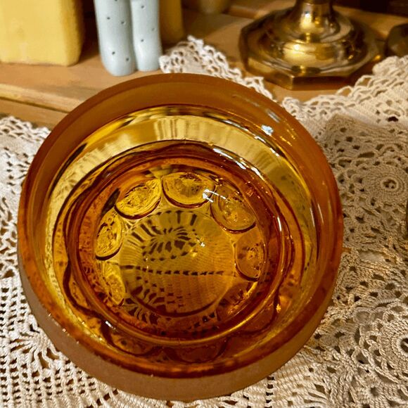 Vintage L.E. Smith Glass Moon and Stars Amber Lidded Medium Canister - Picture 4 of 5